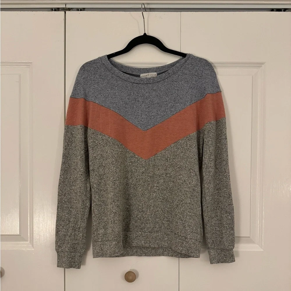 Cute light weight sweater - Picture 1 of 5